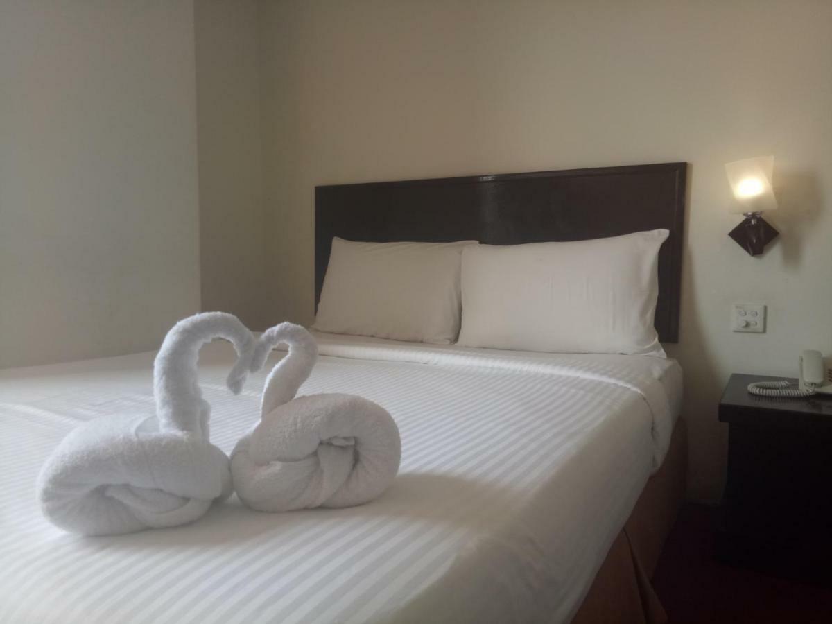 Hotel Sri Sutra Sunway Mentari Petaling Jaya Esterno foto
